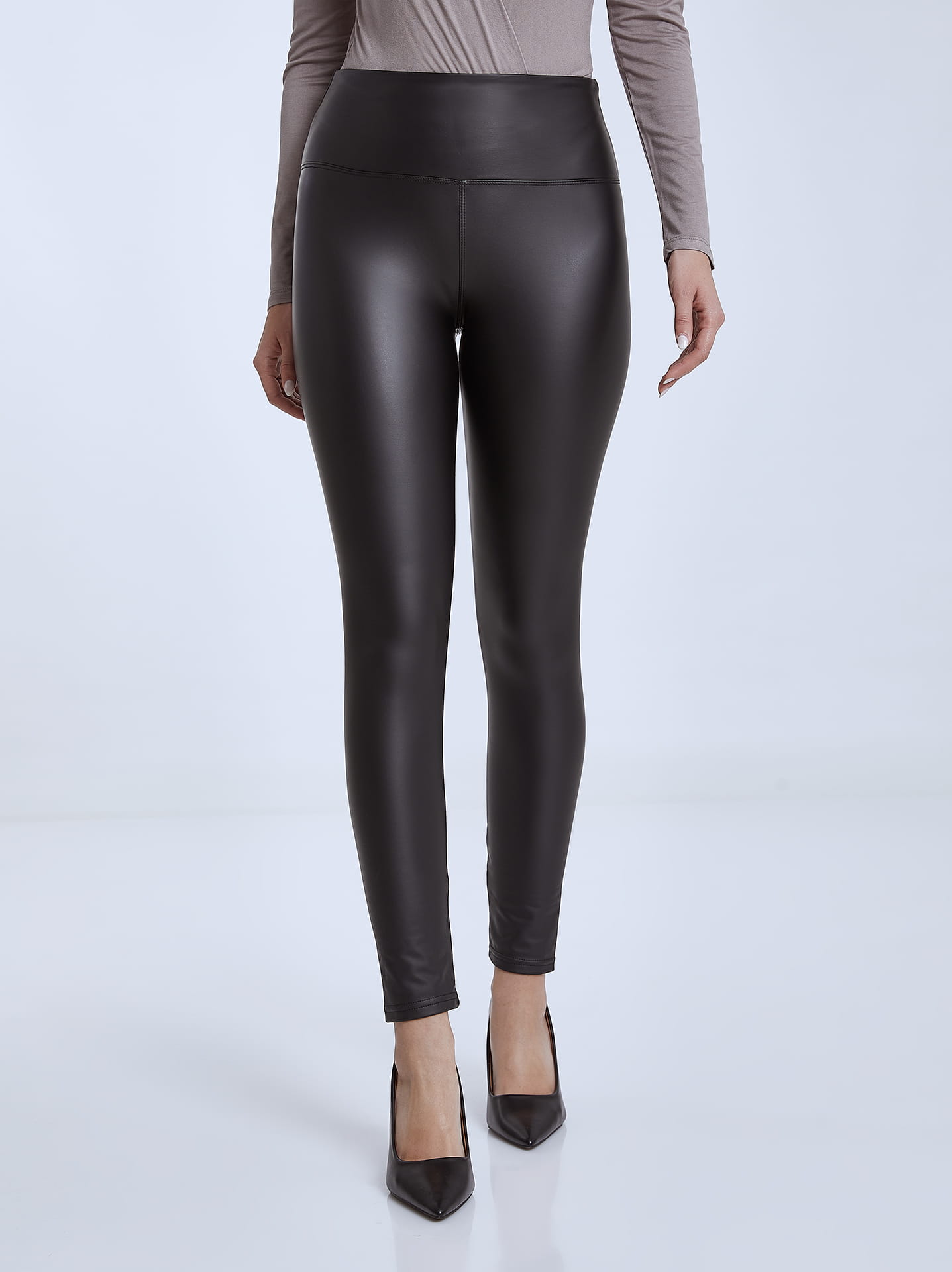Leather effect leggings with elastic waistband in black, 9.99