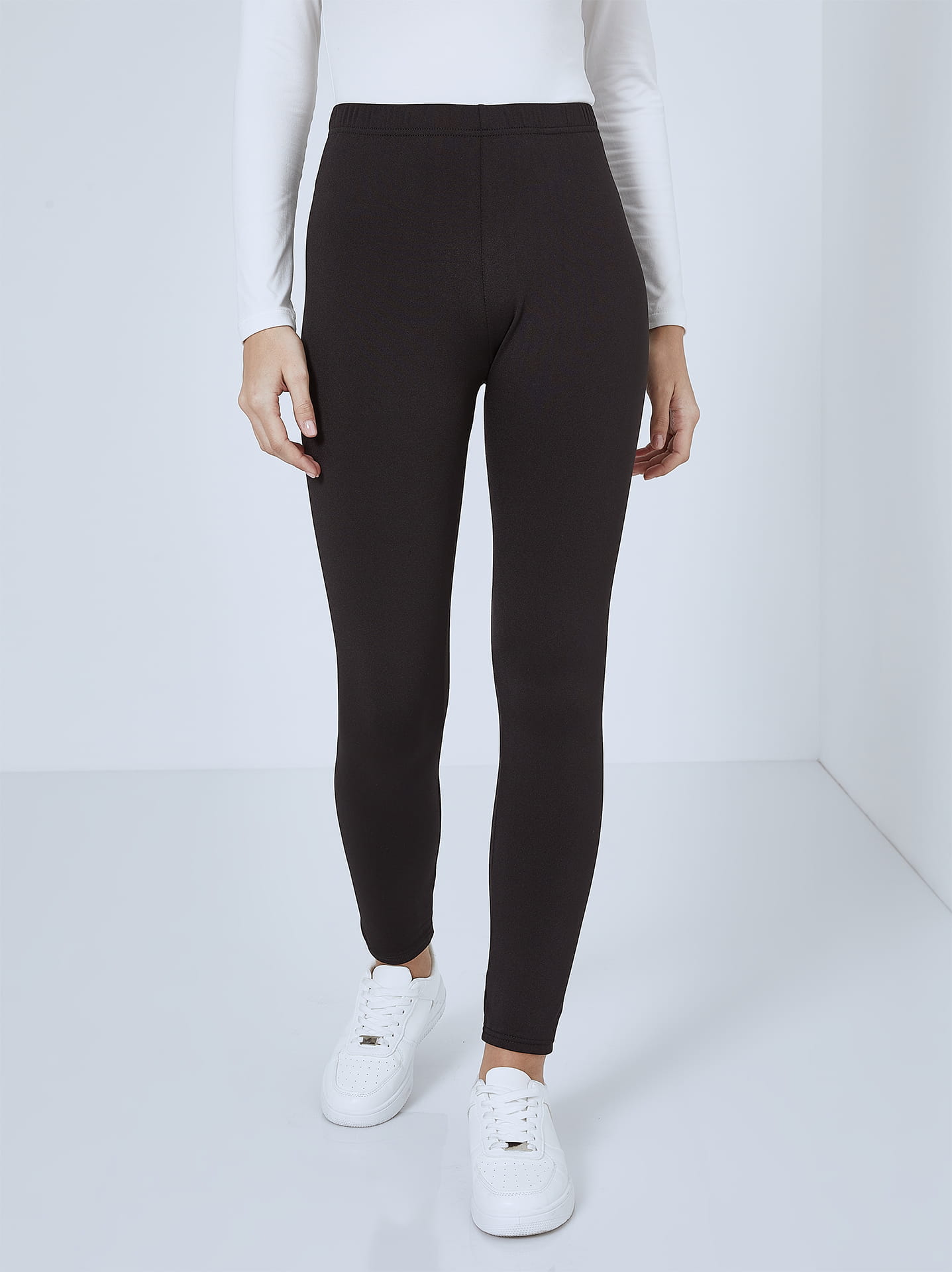 Monochrome thermal leggings in black, 6.99€