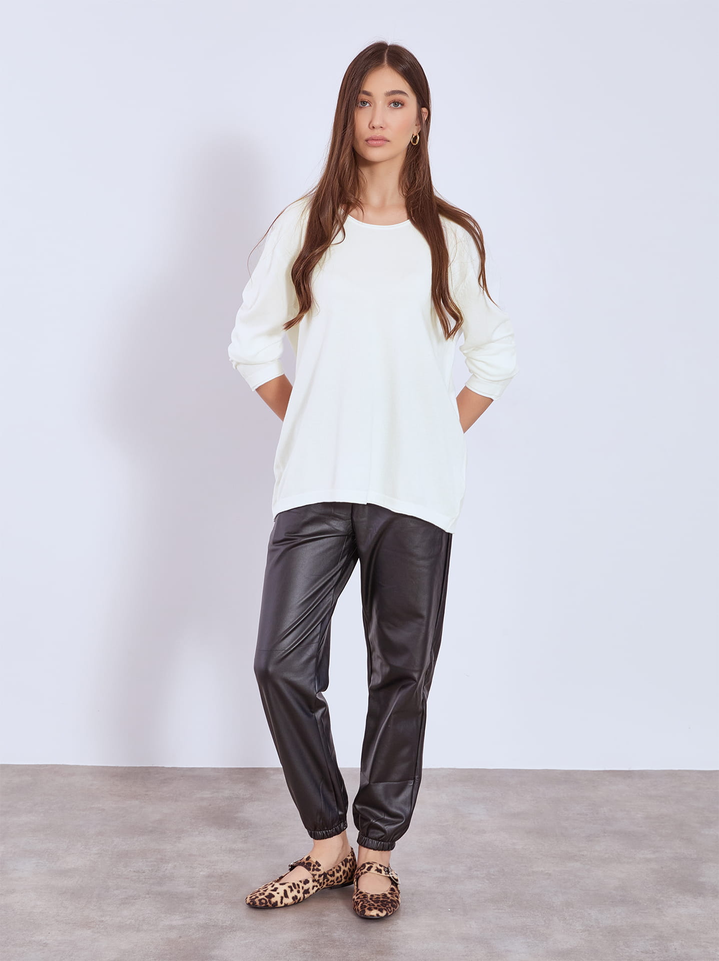 Παντελόνι δερματίνης με πουλόβερ