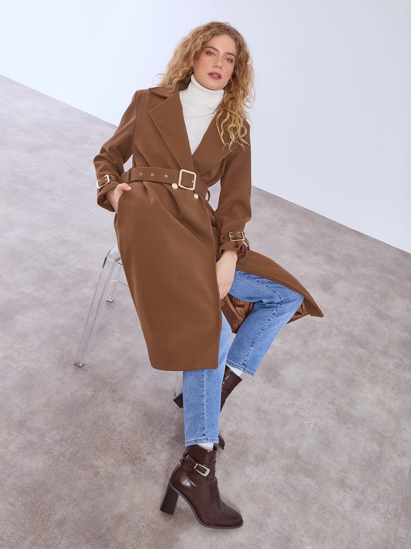 Skinny τζιν με πλεκτό και παλτό