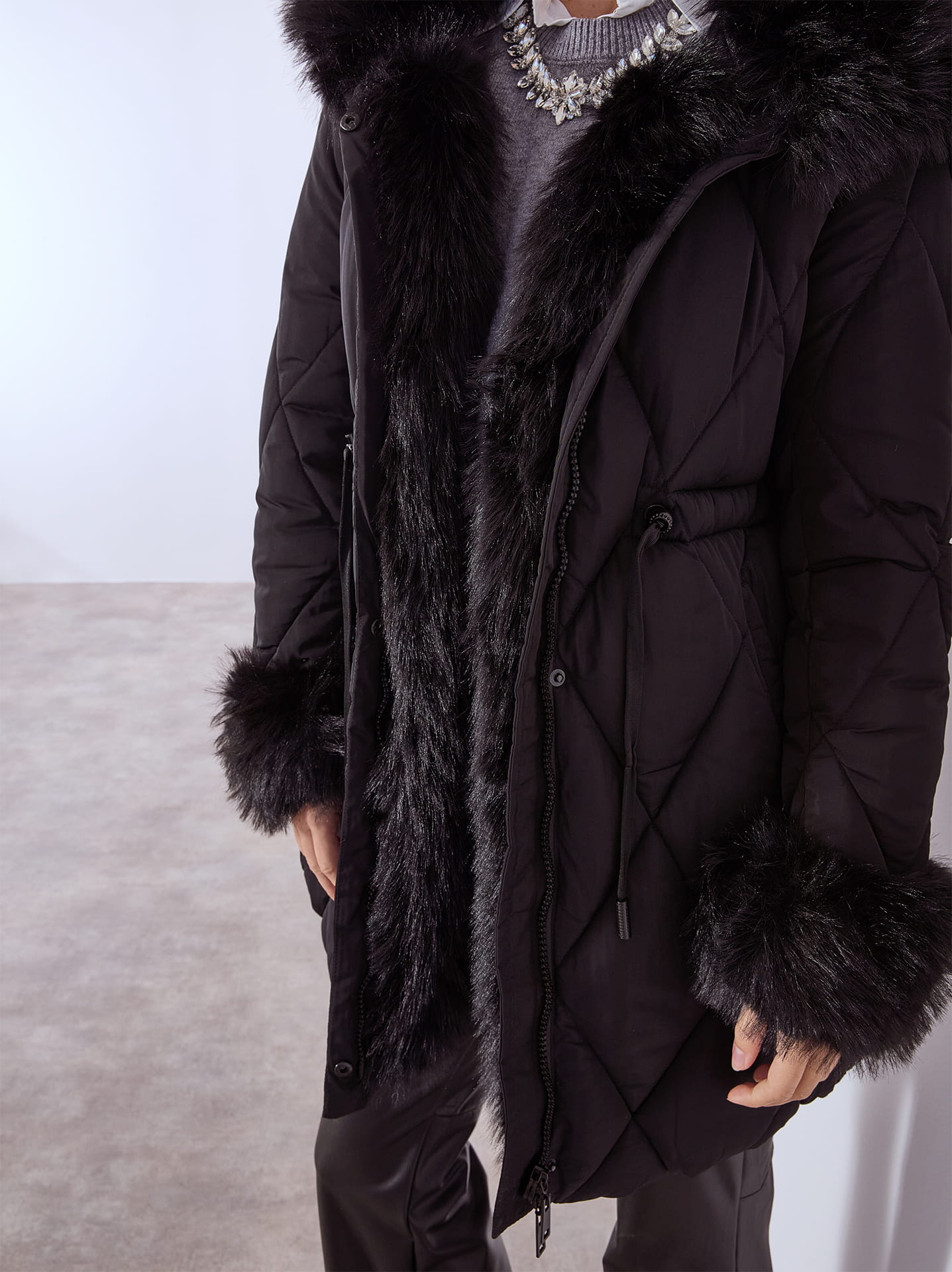 Jacket with fur details in black, 69.99€ | Celestino