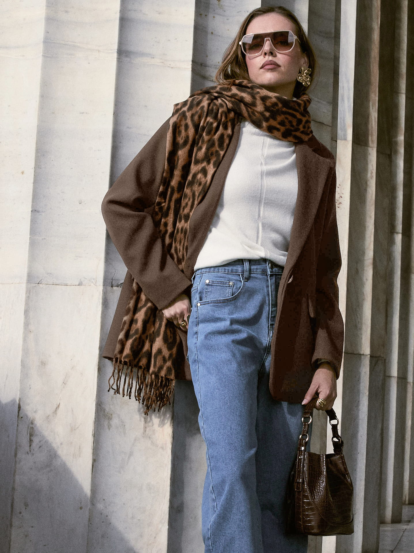 Τζιν straight cut με πουλόβερ και blazer